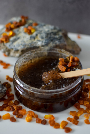 Peeling do Ciała  200 ml– Żywe Mumio i Amber Dust dla zdrowej skóry.